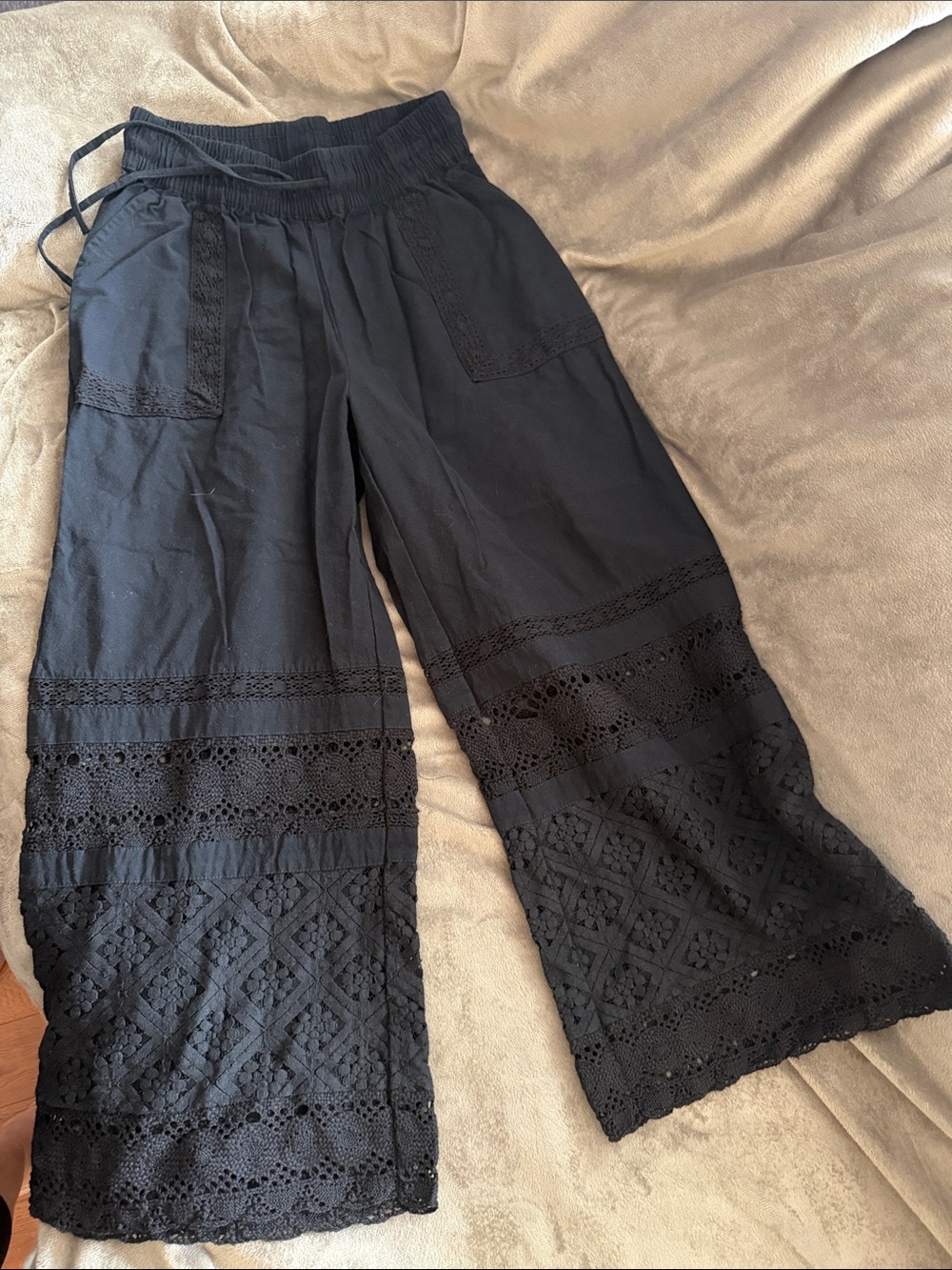 Wide-Leg Lace Trim Pants - Black